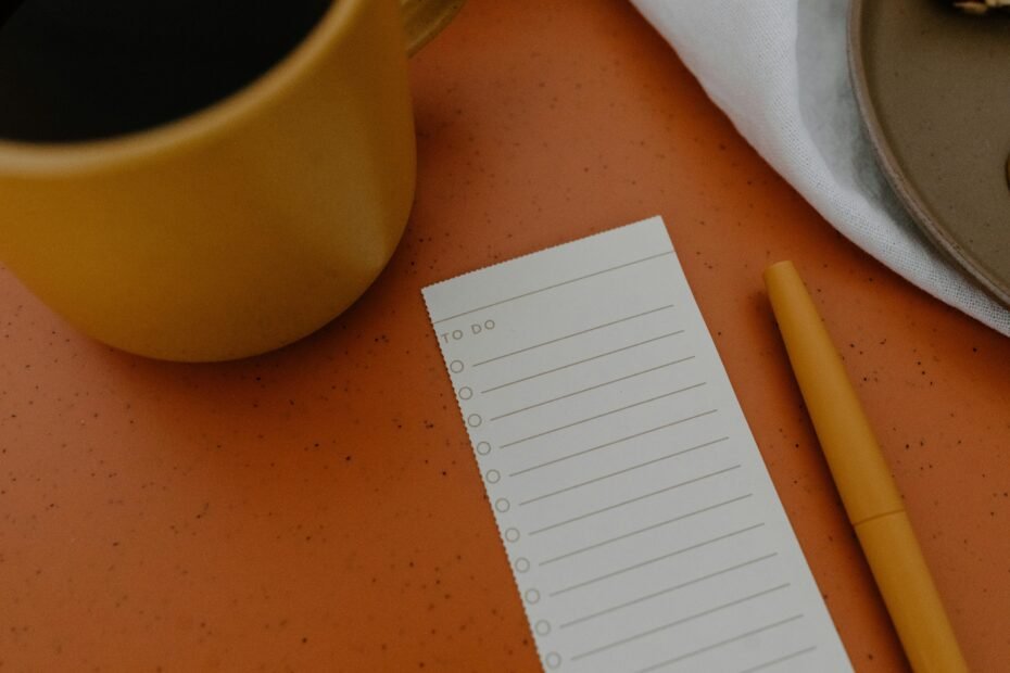 من ضجيج الإشعارات إلى هدوء الذات: 4 عادات صباحية لترتيب حياتك
